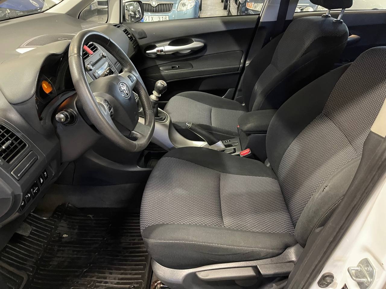 Toyota Auris 2011, bild 6/10