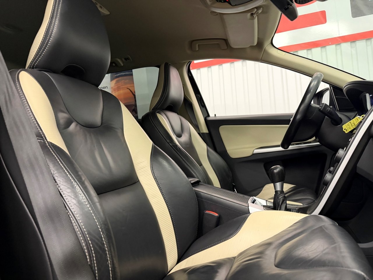 Volvo XC60 D3 R-Design 2011, kuva 7/22
