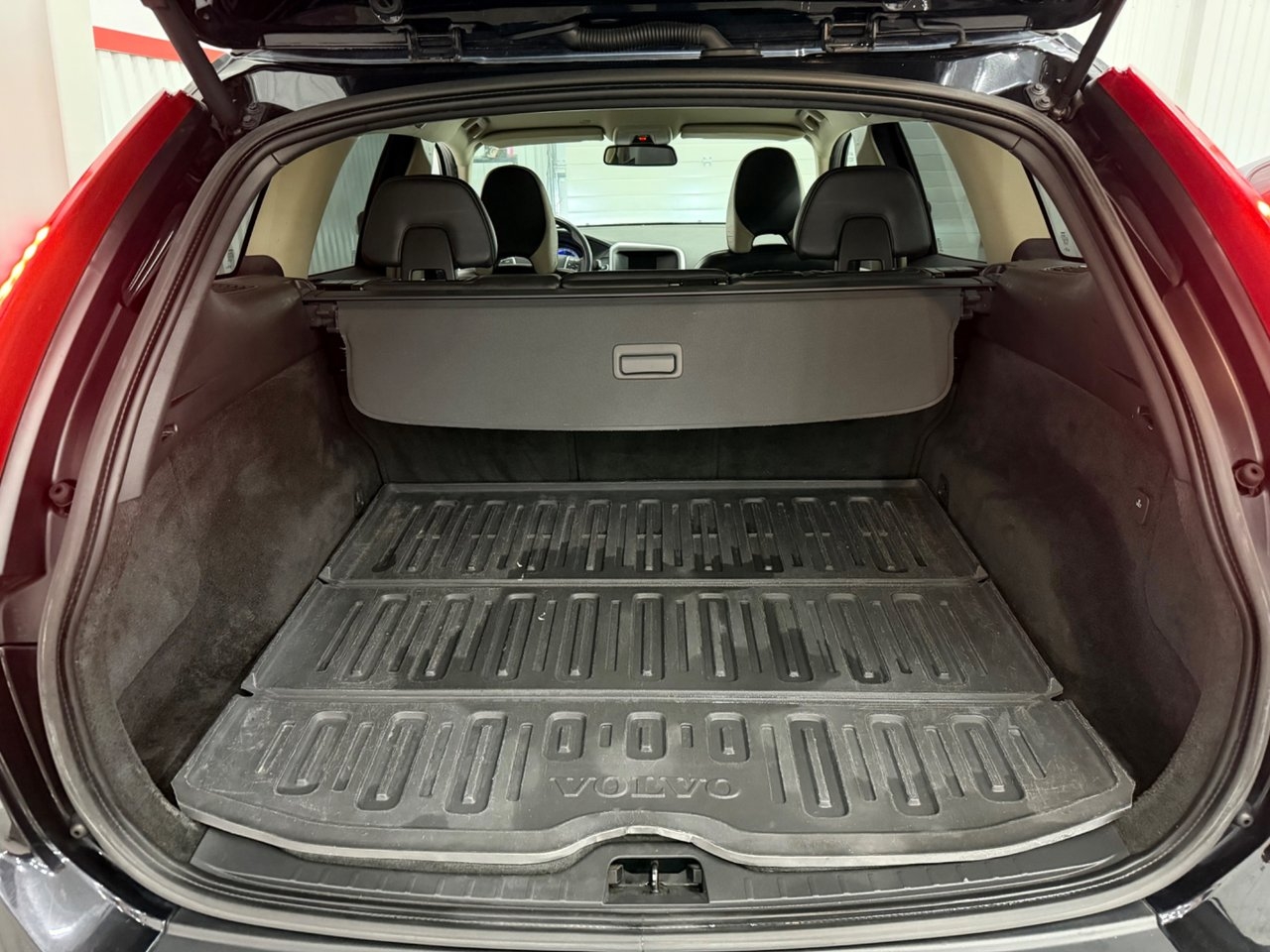 Volvo XC60 D3 R-Design 2011, kuva 6/22