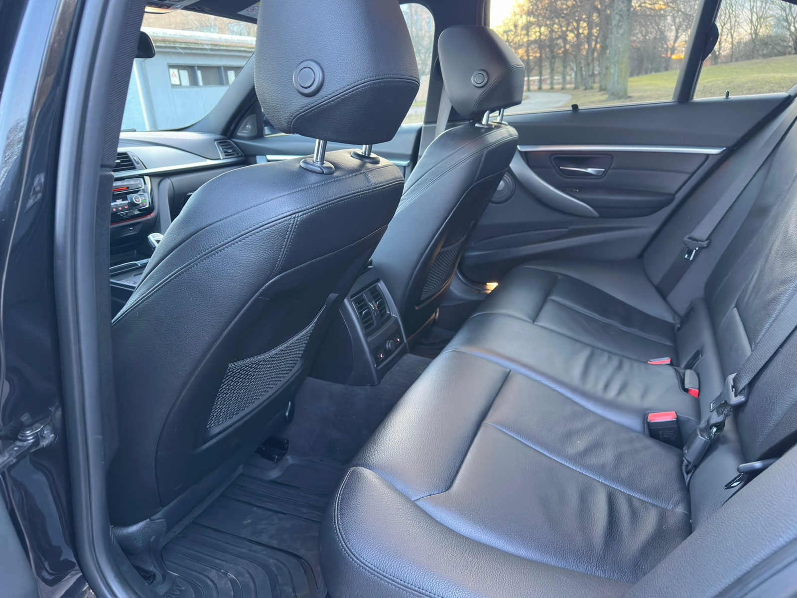 BMW 330 2018, bild 7/9