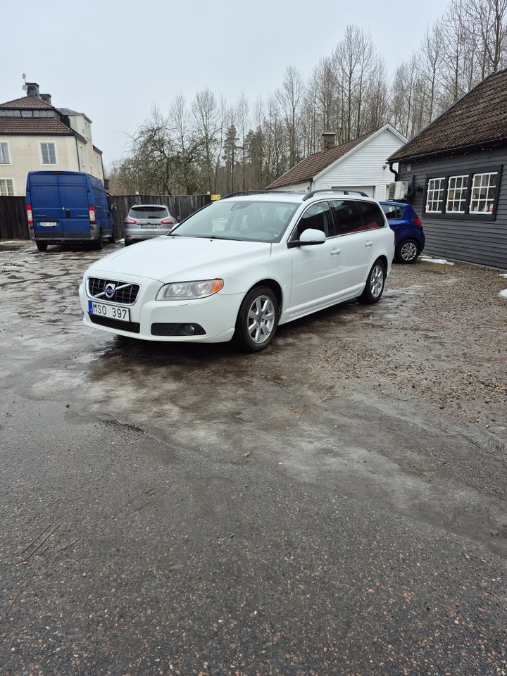 Volvo V70 2012, photo 2/8