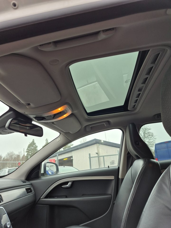Volvo V70 2012, photo 8/8