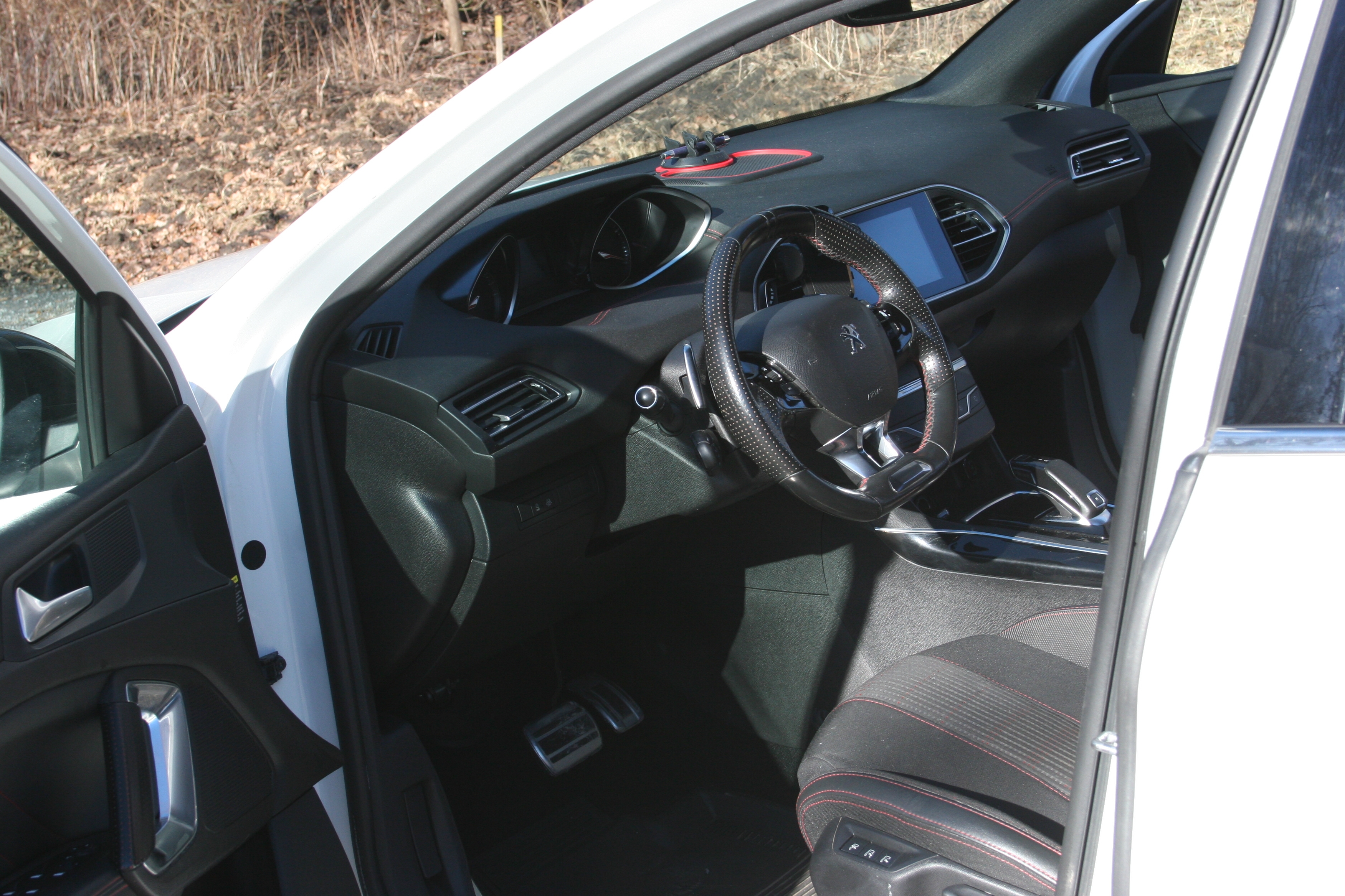 Peugeot 308 SW 1.2 PureTech 130 EAT 2020, bild 2/10
