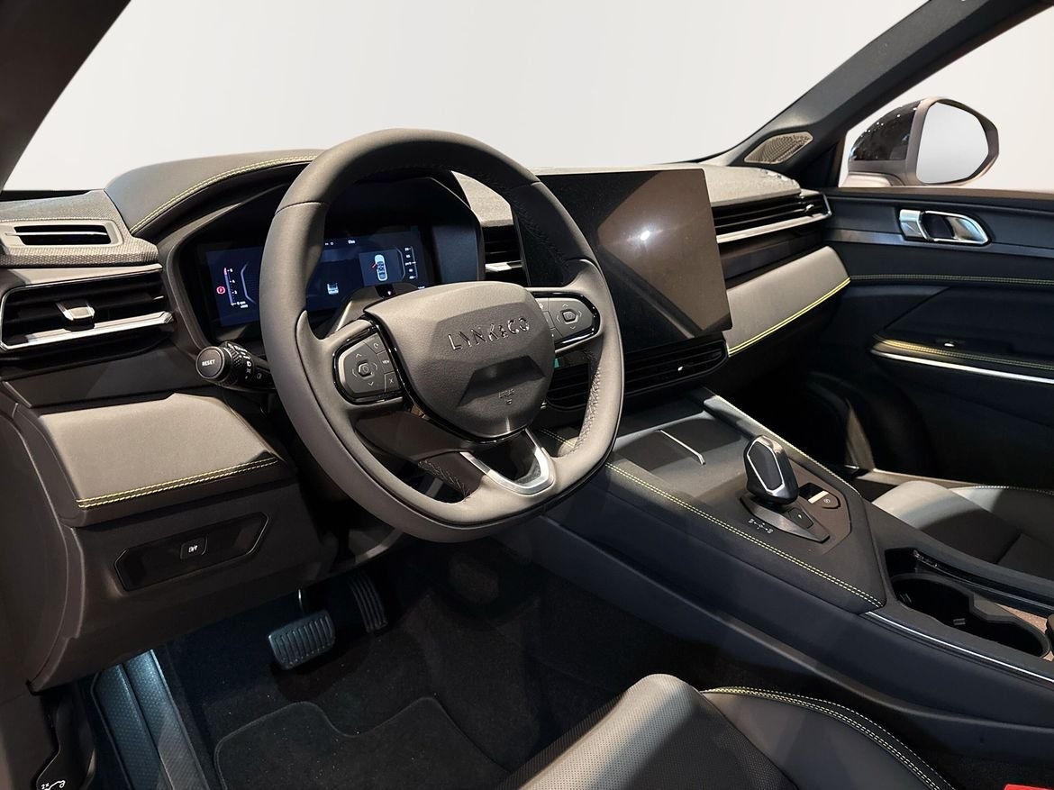 Lynk & Co 01 More PHEV 2025, bild 7/10