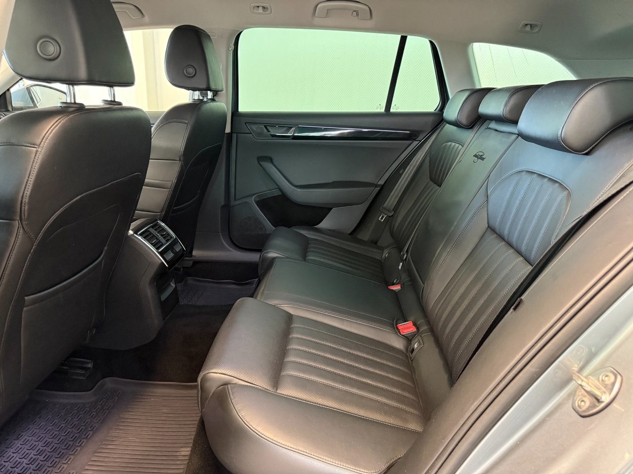 Skoda Superb 2018, bild 7/10