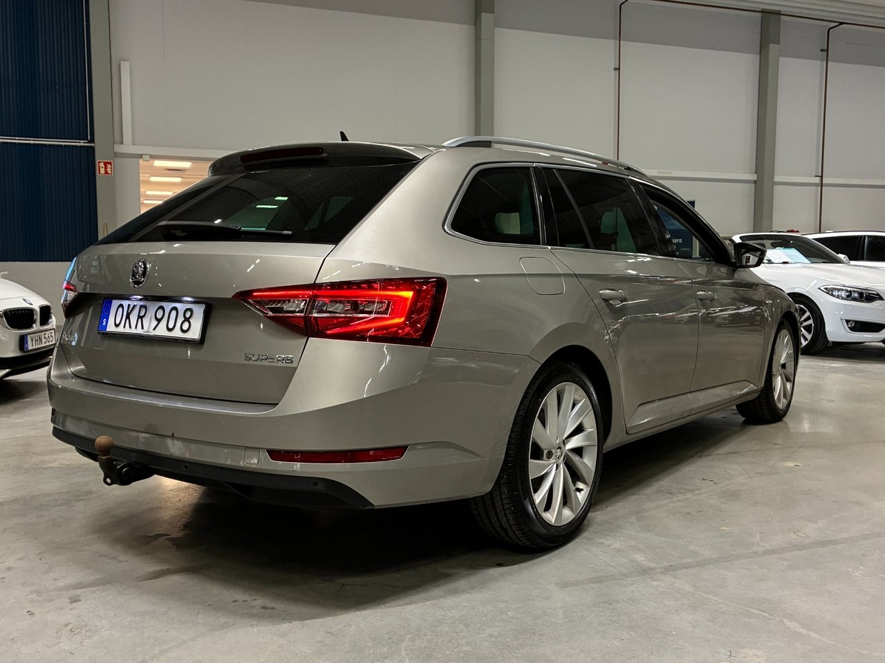 Skoda Superb Kombi 1.8 TSI Aut L&K 2017, bild 3/10