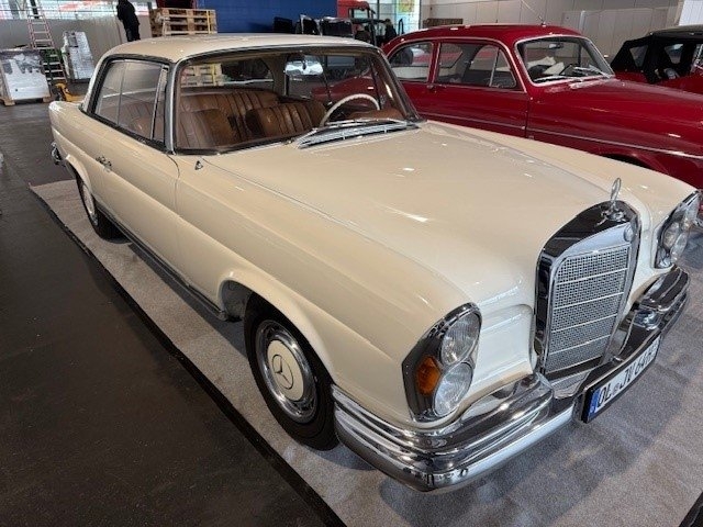 Mercedes-Benz W111