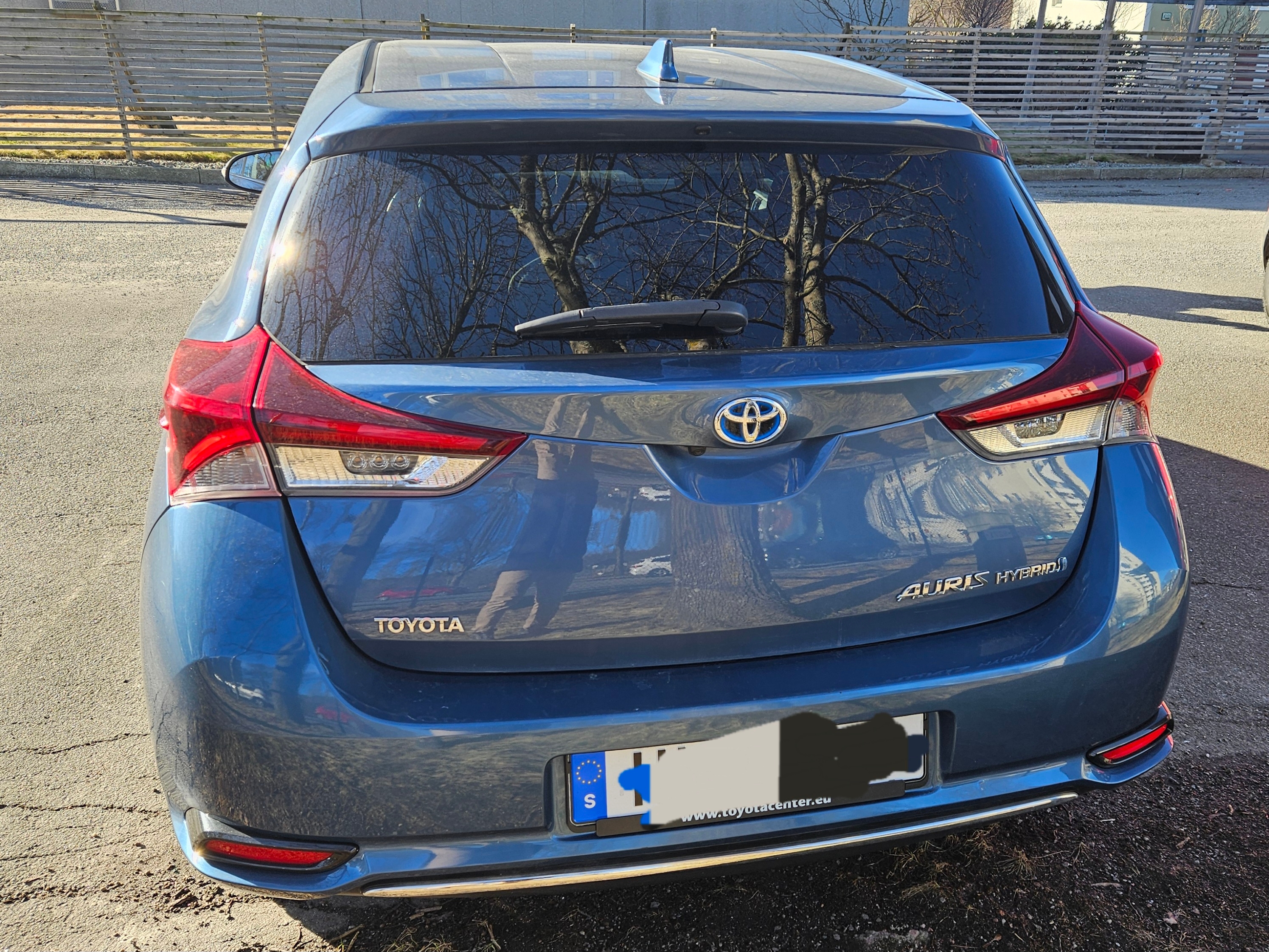 Toyota Auris 1.8 Hybrid 2016, bild 4/5