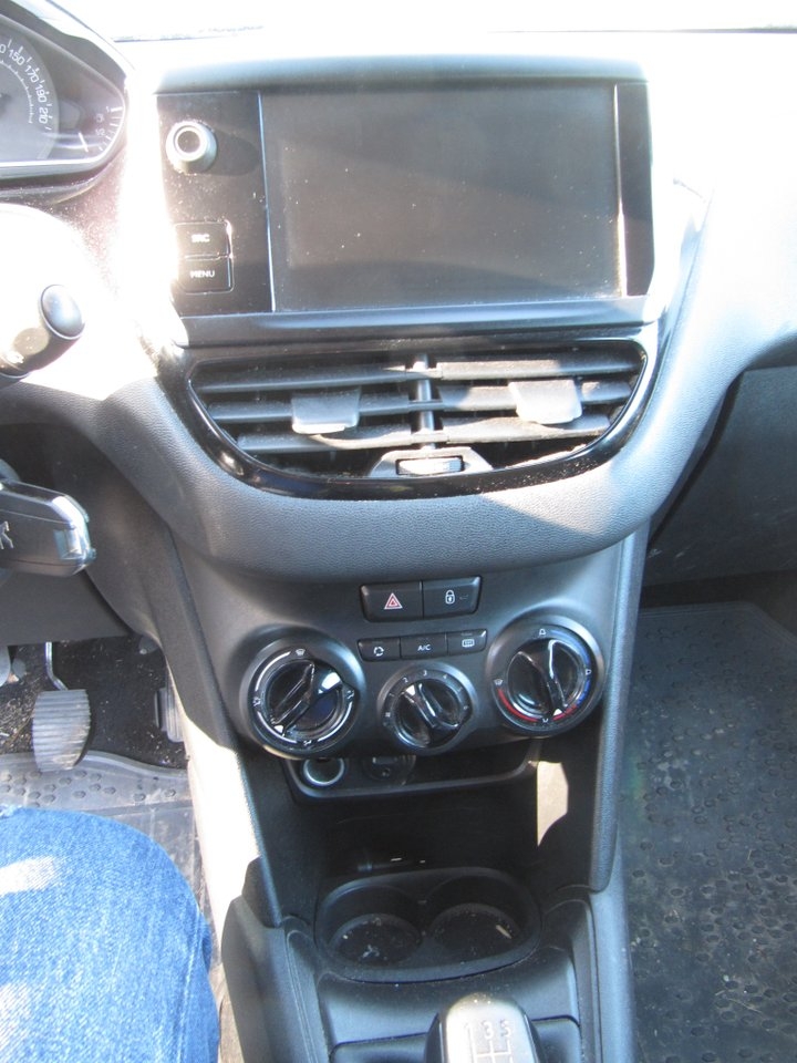 Peugeot 208 1.2 PureTech 2015, bild 4/6