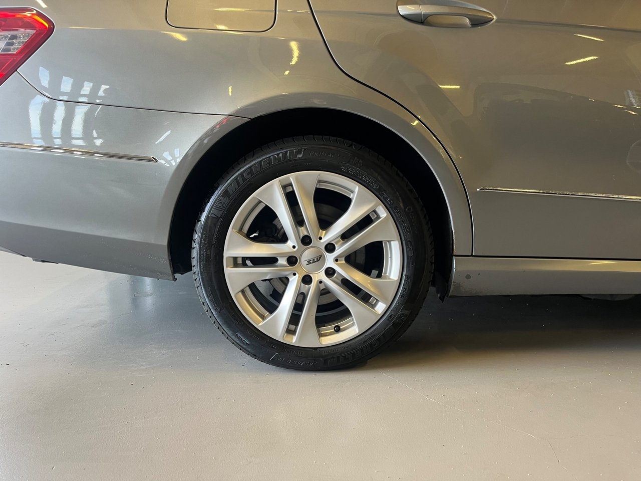 Mercedes-Benz E 350 CDI Avantgarde 2011, bild 7/10