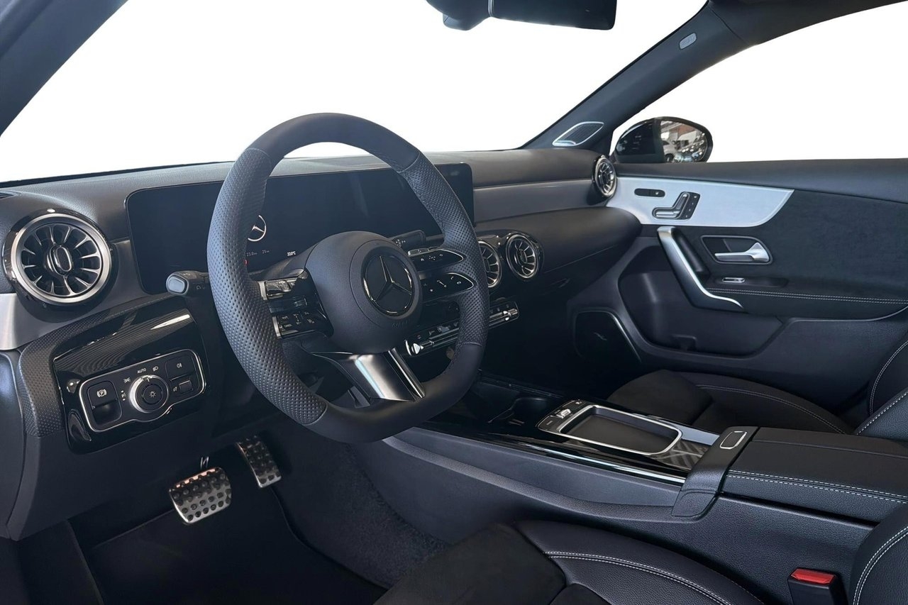Mercedes-Benz A 250e 2026, photo 6/10