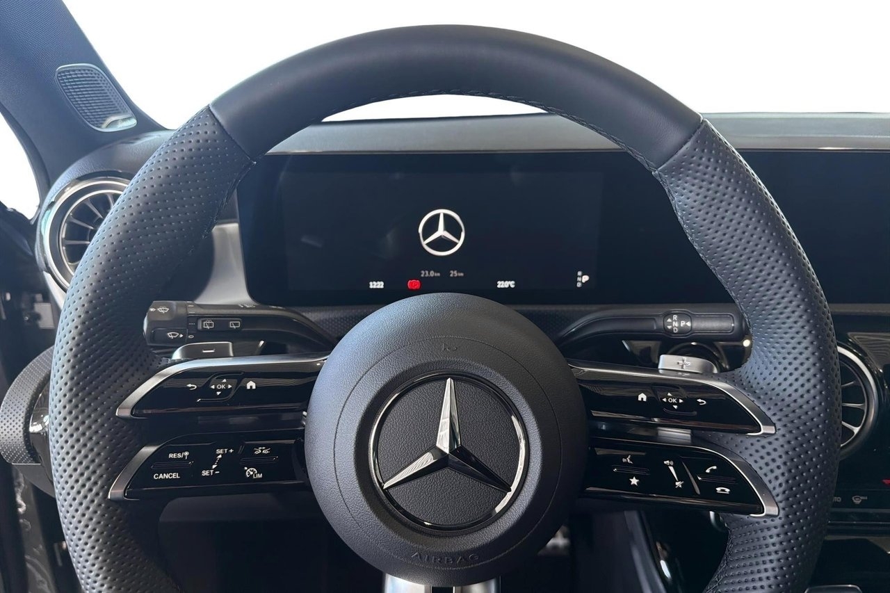Mercedes-Benz A 250e 2026, photo 7/10