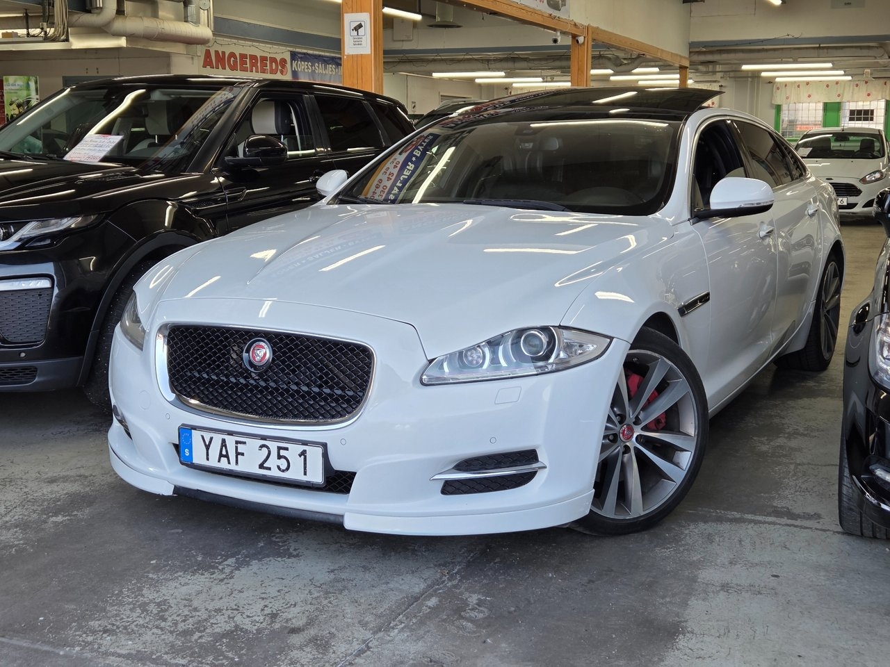 Jaguar XJ