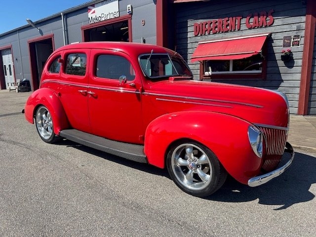 Ford De Luxe