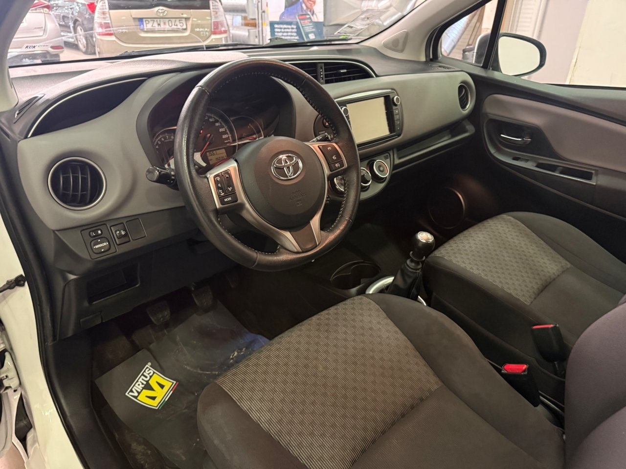 Toyota Yaris 2015, bild 6/10