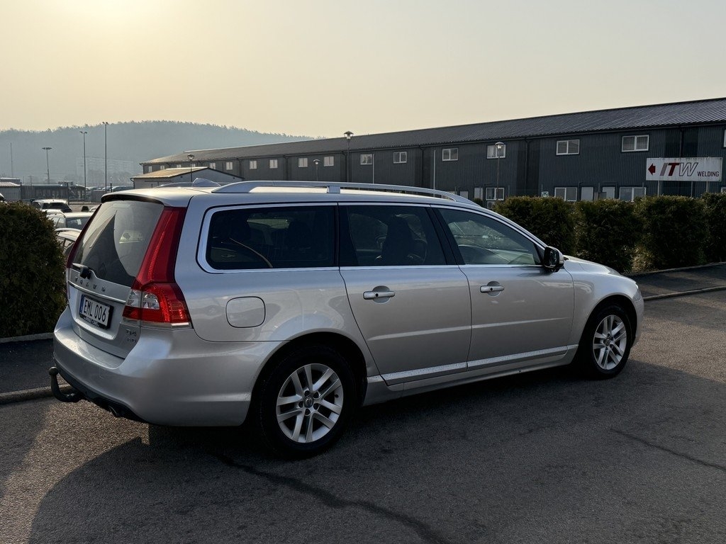 Volvo V70 D4 AWD Geartronic Summum 2015, bild 3/9