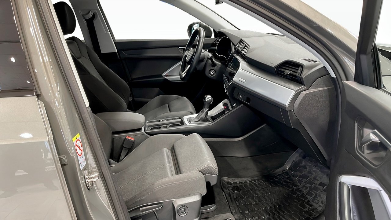 Audi Q3 2021, photo 3/10