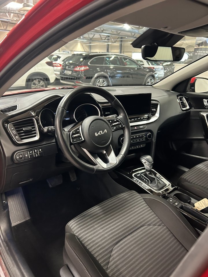 Kia XCeed Plug-in Hybrid DCT Action 2023, photo 6/10