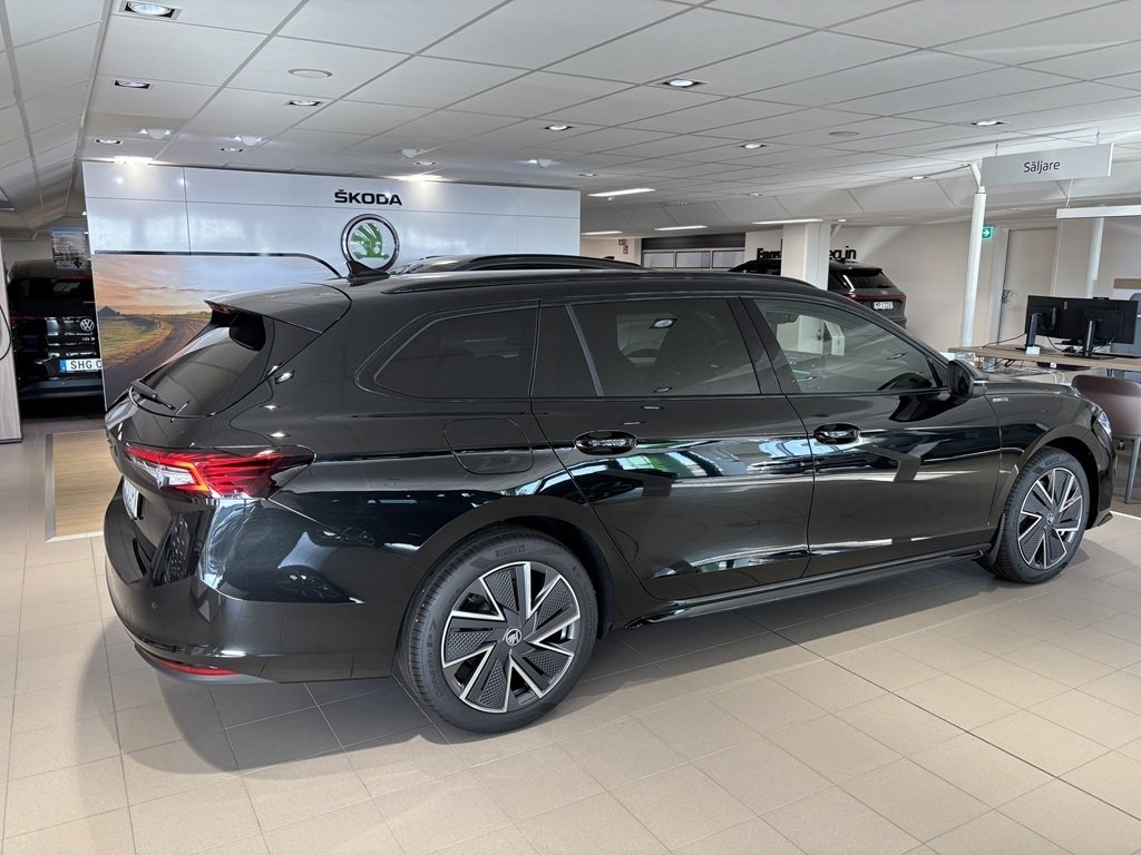 Skoda Superb 2026, photo 4/7