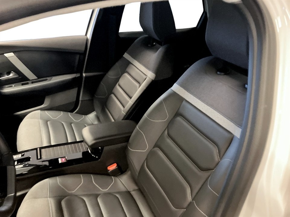 Citroen C4 X Shine 1.2 PT 130hk Aut 2023, bild 5/10