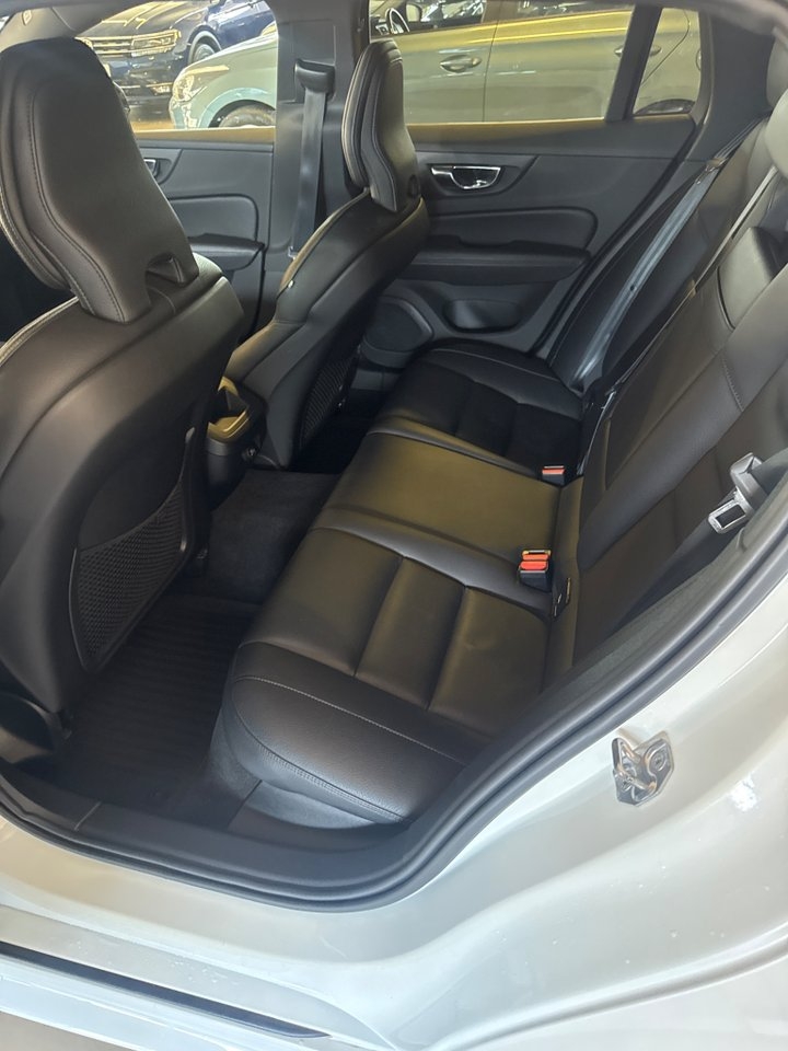Volvo V60 D4 AWD Geartronic R-Design 2020, bild 6/7