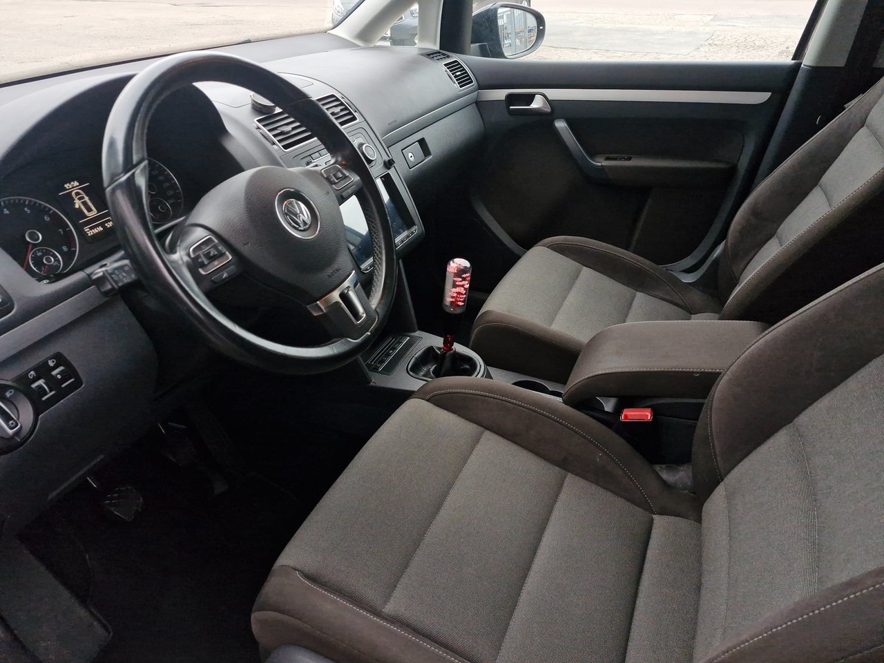 Volkswagen Touran 2012, bild 7/10