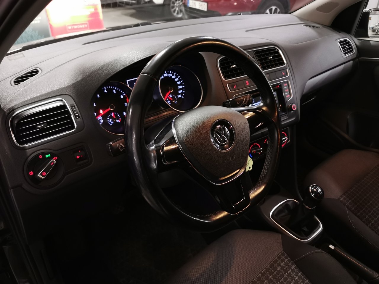 Volkswagen Polo 2016, bild 7/10