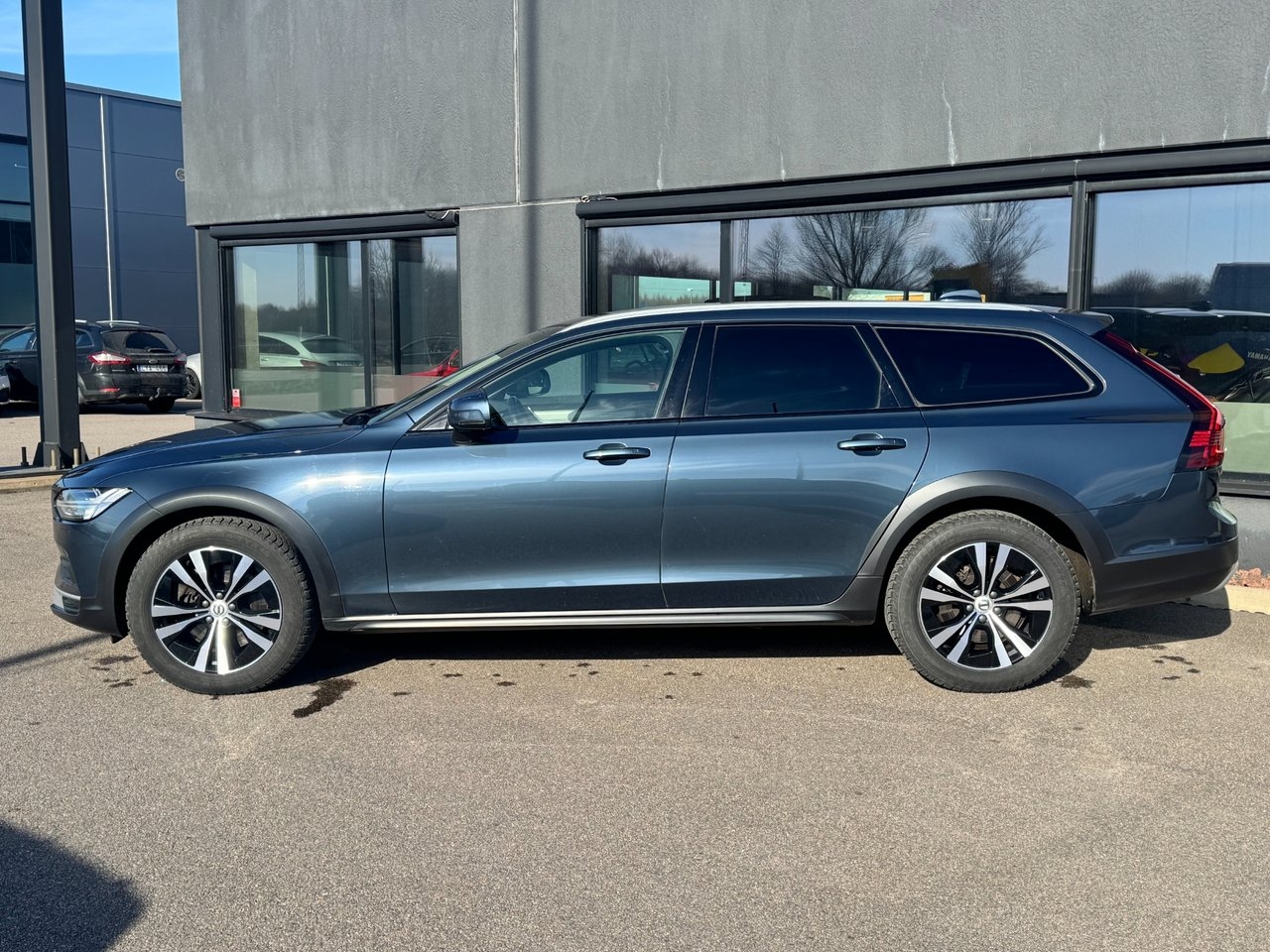 Volvo V90 Cross Country 2023, kuva 2/10