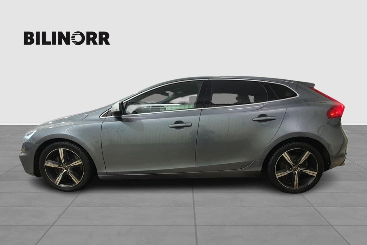 Volvo V40 D2 GEARTRONIC R-DESIGN V-HJUL 2017, bild 2/23