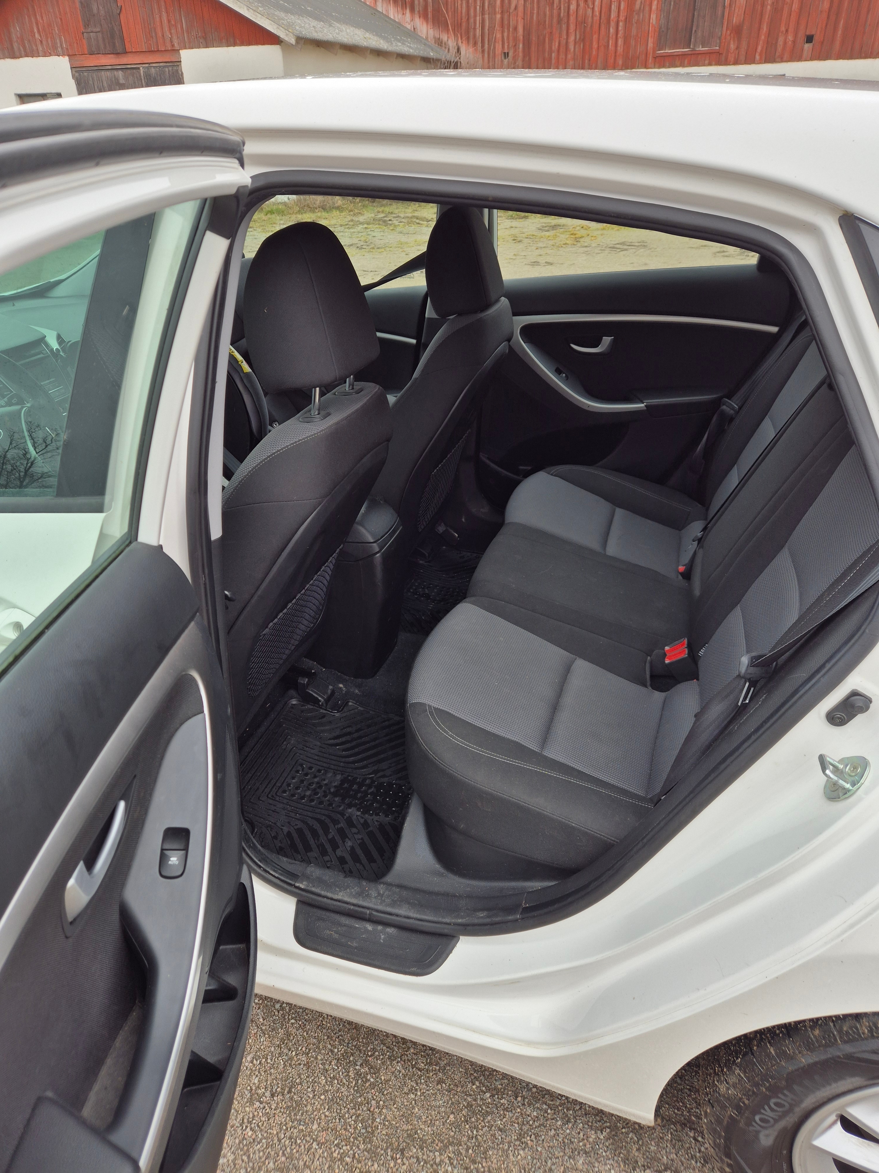 Hyundai i30 5-dörrar 1.6 CRDi Manuell 2014, bild 4/7
