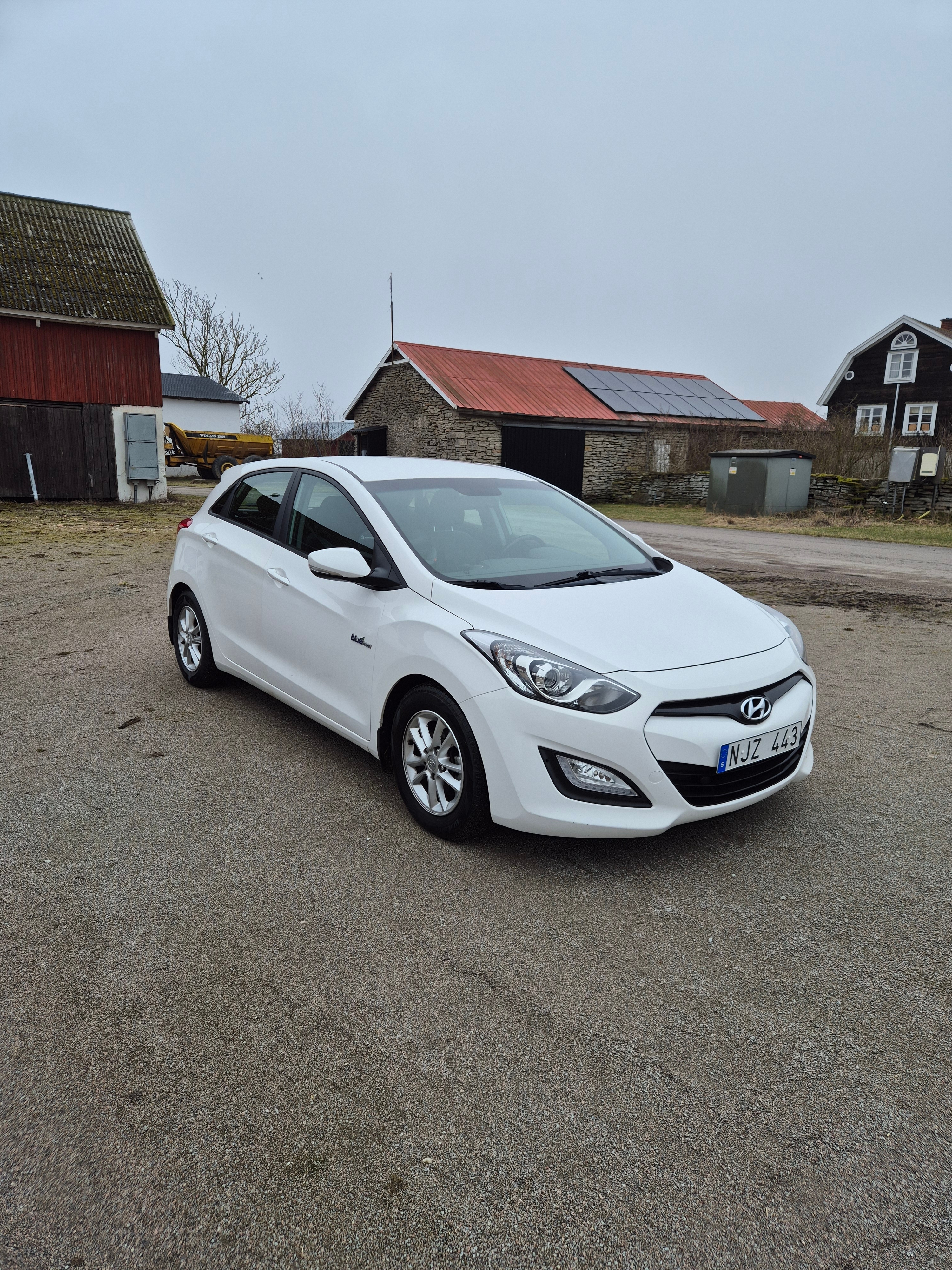 Hyundai i30 5-dörrar 1.6 CRDi Manuell 2014, bild 2/7