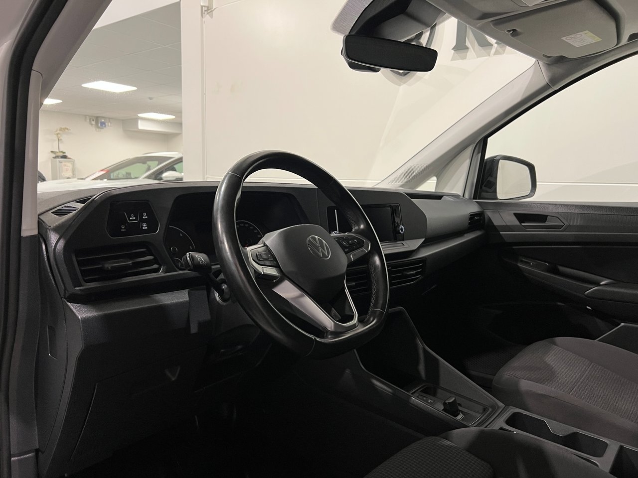 Volkswagen Caddy 2023, photo 6/10