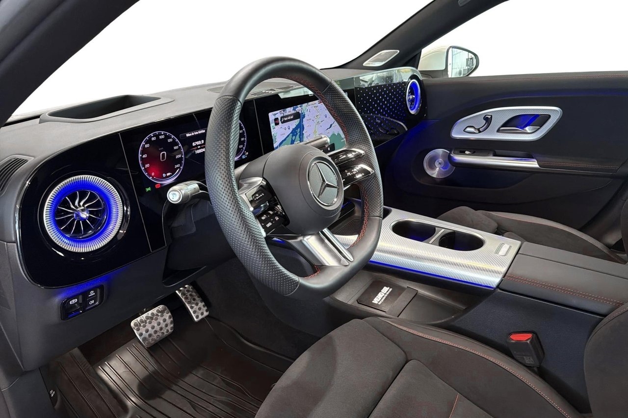 Mercedes-Benz CLA 250+ AMG Pano 2025, bild 7/10