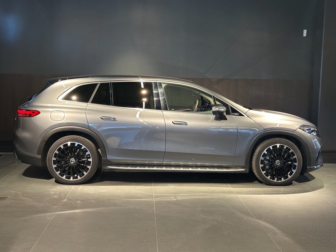 Mercedes-Benz EQS SUV 2023, photo 4/25