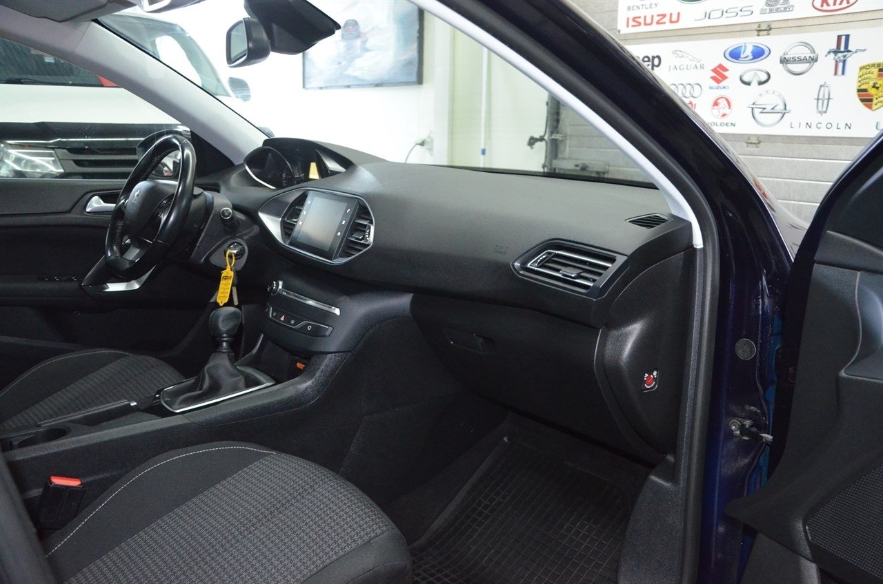 Peugeot 308 2018, kuva 6/15