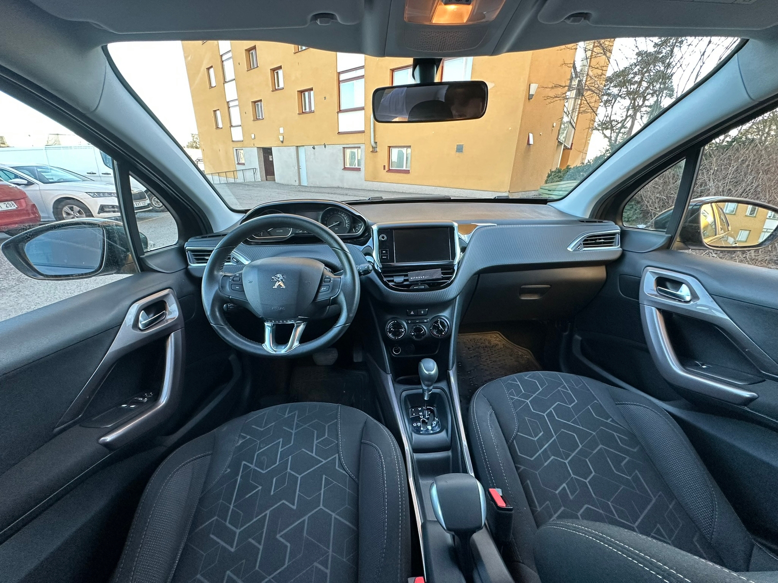 Peugeot 2008 1.2 e-THP EGS 2015, bild 5/6