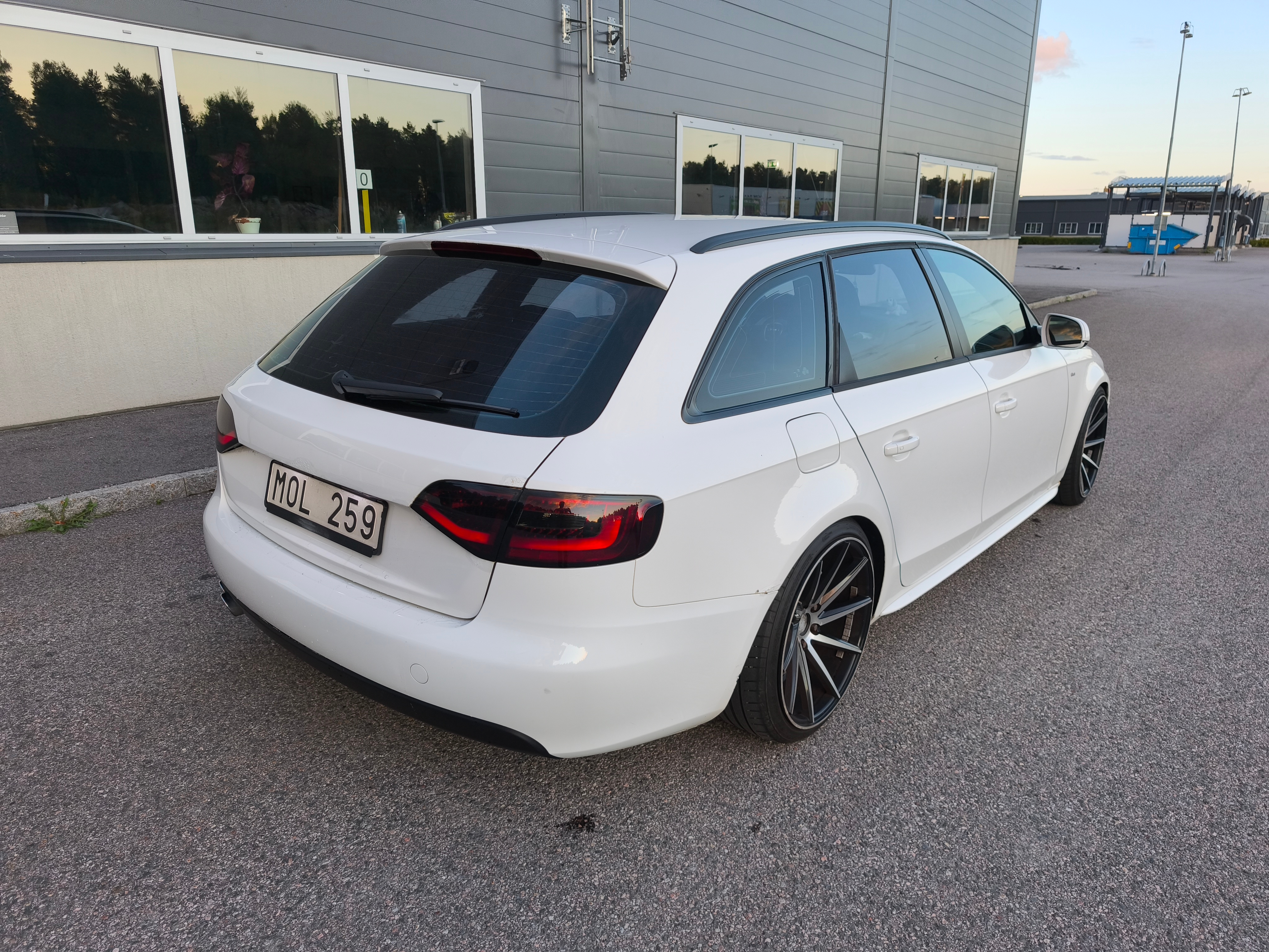 Audi A4 2.0 TDI S line 2010, bild 4/7