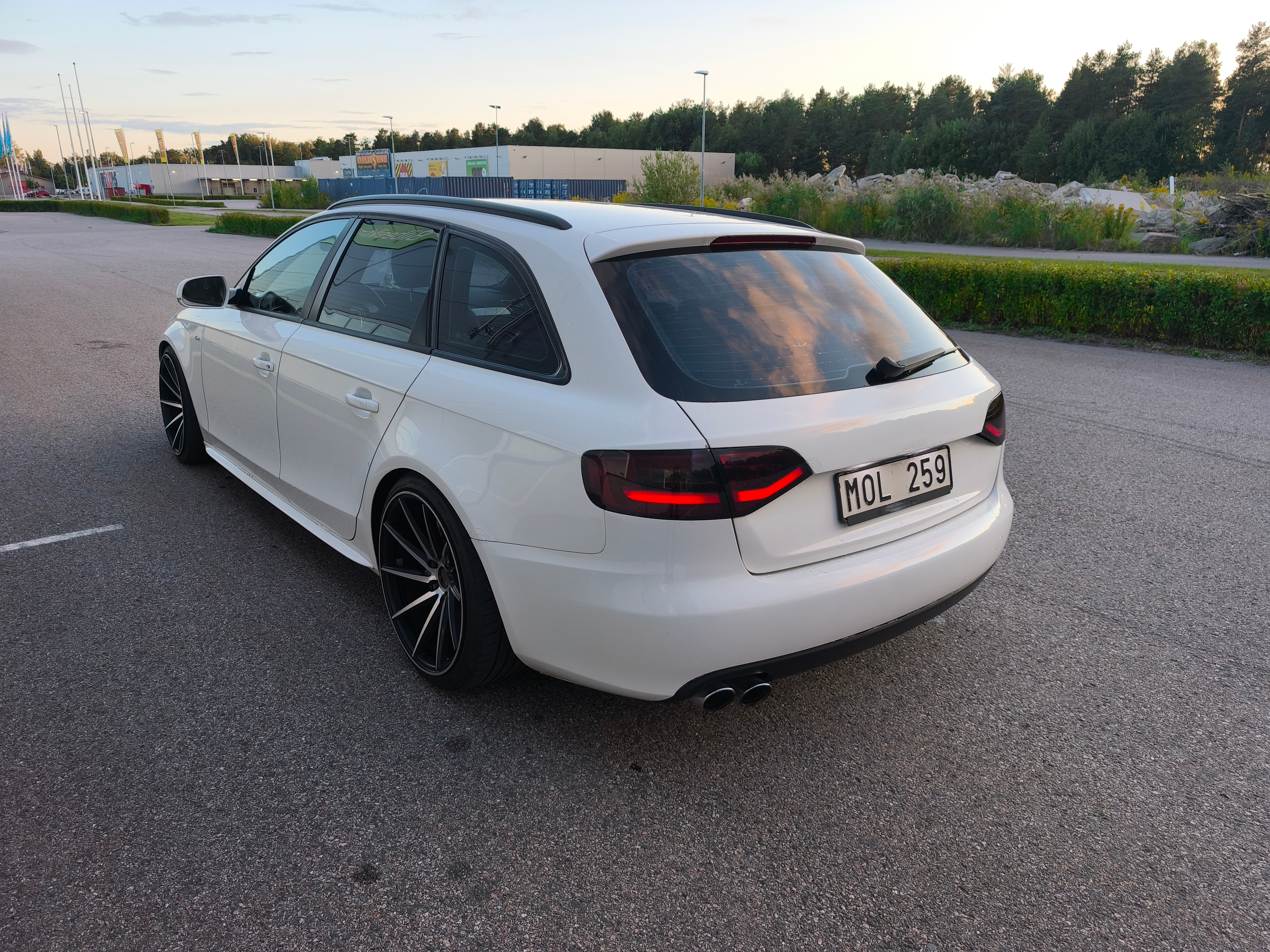Audi A4 2.0 TDI S line 2010, bild 3/7