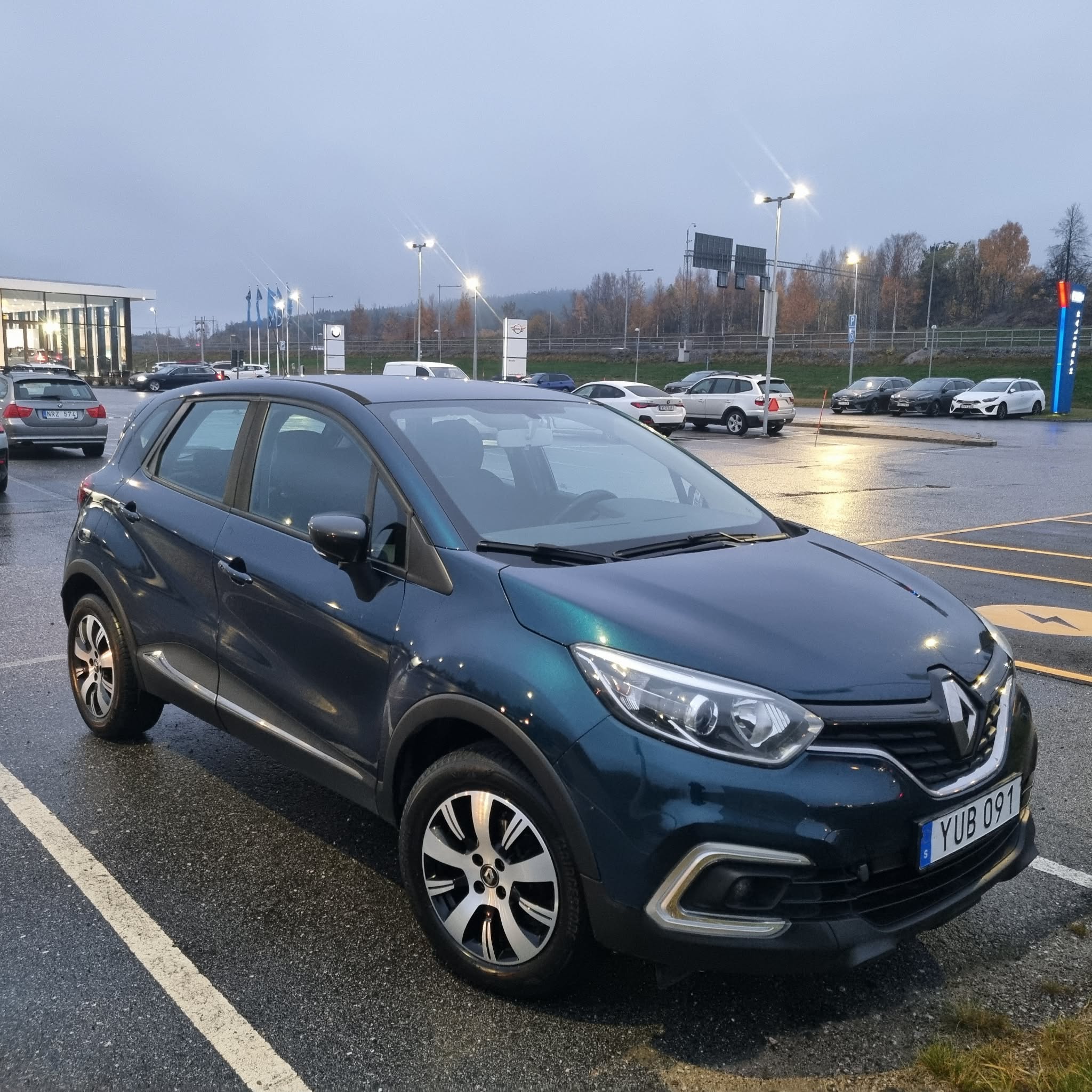 Renault Captur 0.9 TCe Manuell 2019, kuva 2/9