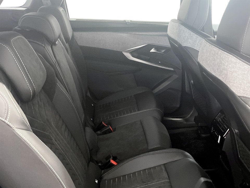 Peugeot 5008 GT Ultimate Hybrid 2025, bild 7/14