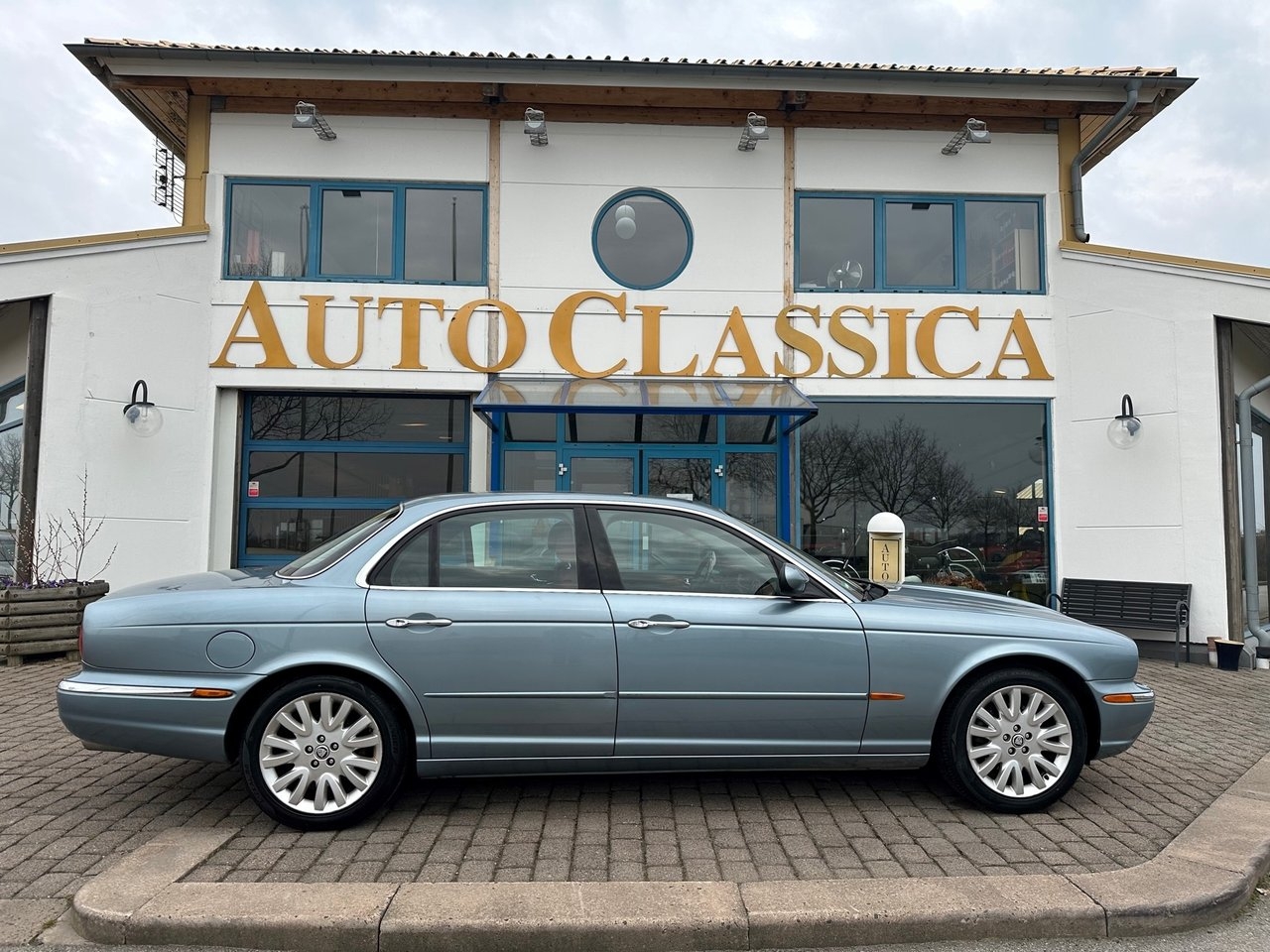 Jaguar XJ
