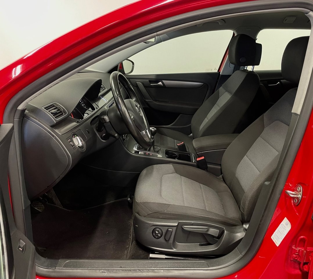 Volkswagen Passat 2011, bild 6/10