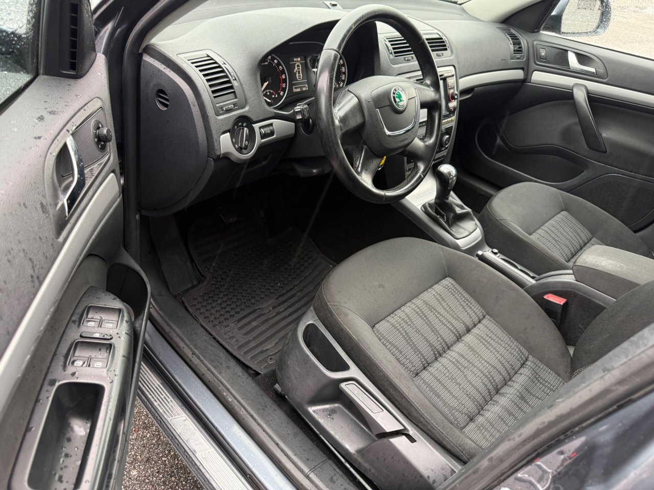 Skoda Octavia 1.6 TDI Elegance Euro 5 2010, bild 7/10