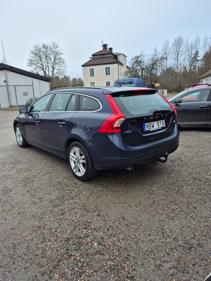Volvo V60 D4 Momentum Euro 5 2013, kuva 4/7