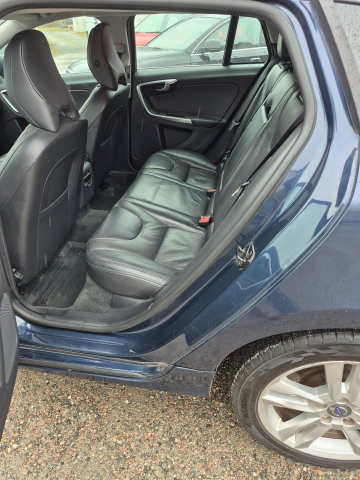 Volvo V60 D4 Momentum Euro 5 2013, kuva 7/7