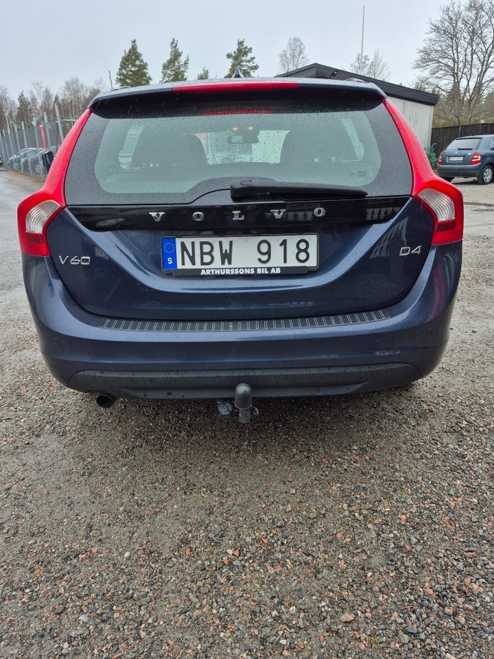 Volvo V60 D4 Momentum Euro 5 2013, kuva 6/7