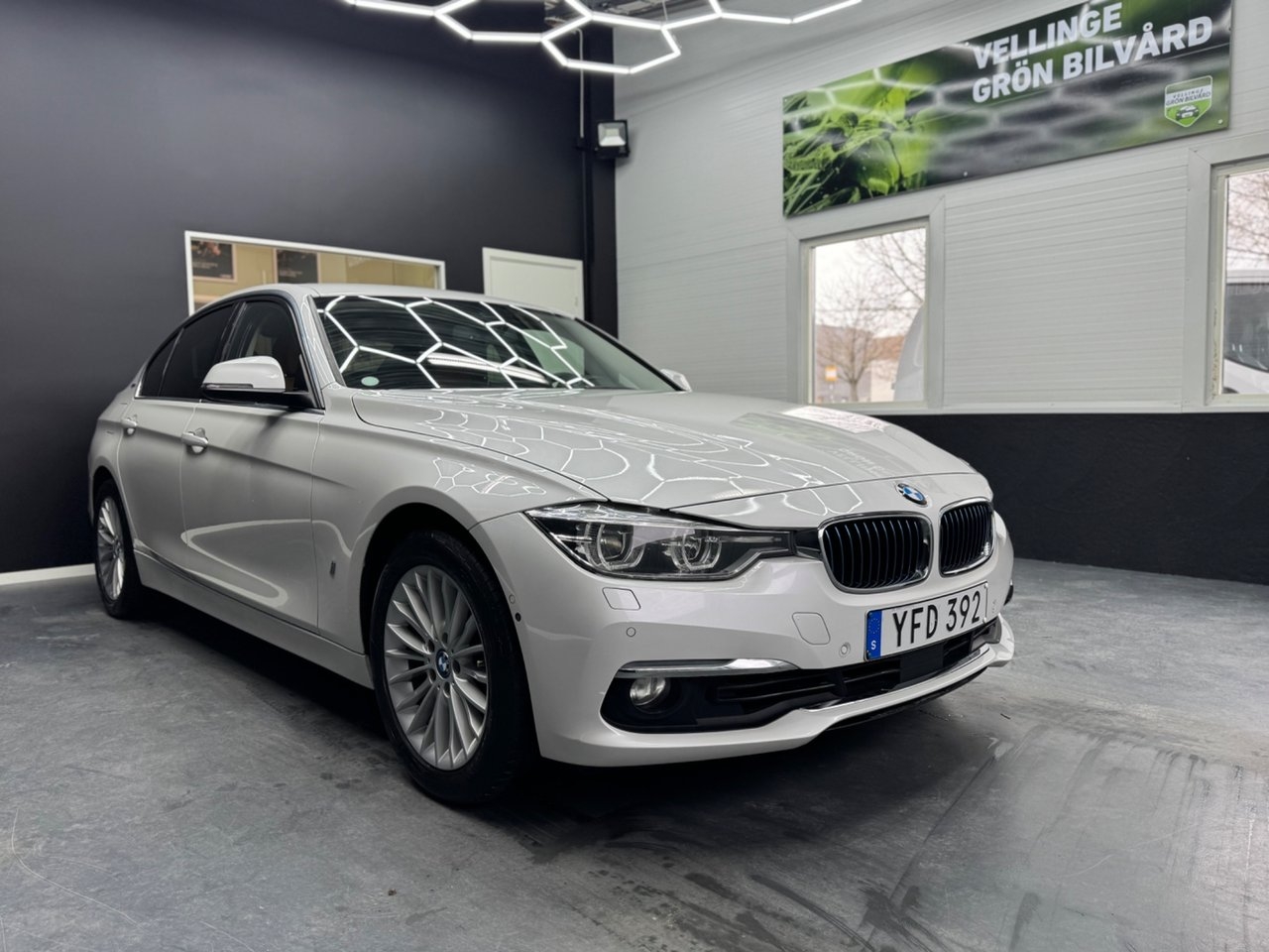 BMW 330 e Sedan Steptronic Luxury Line 2017, bild 2/10