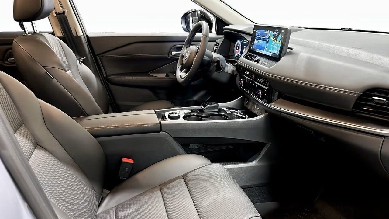 Nissan X-Trail e-4ORCE N-Trek 5 sits 2025, photo 5/7