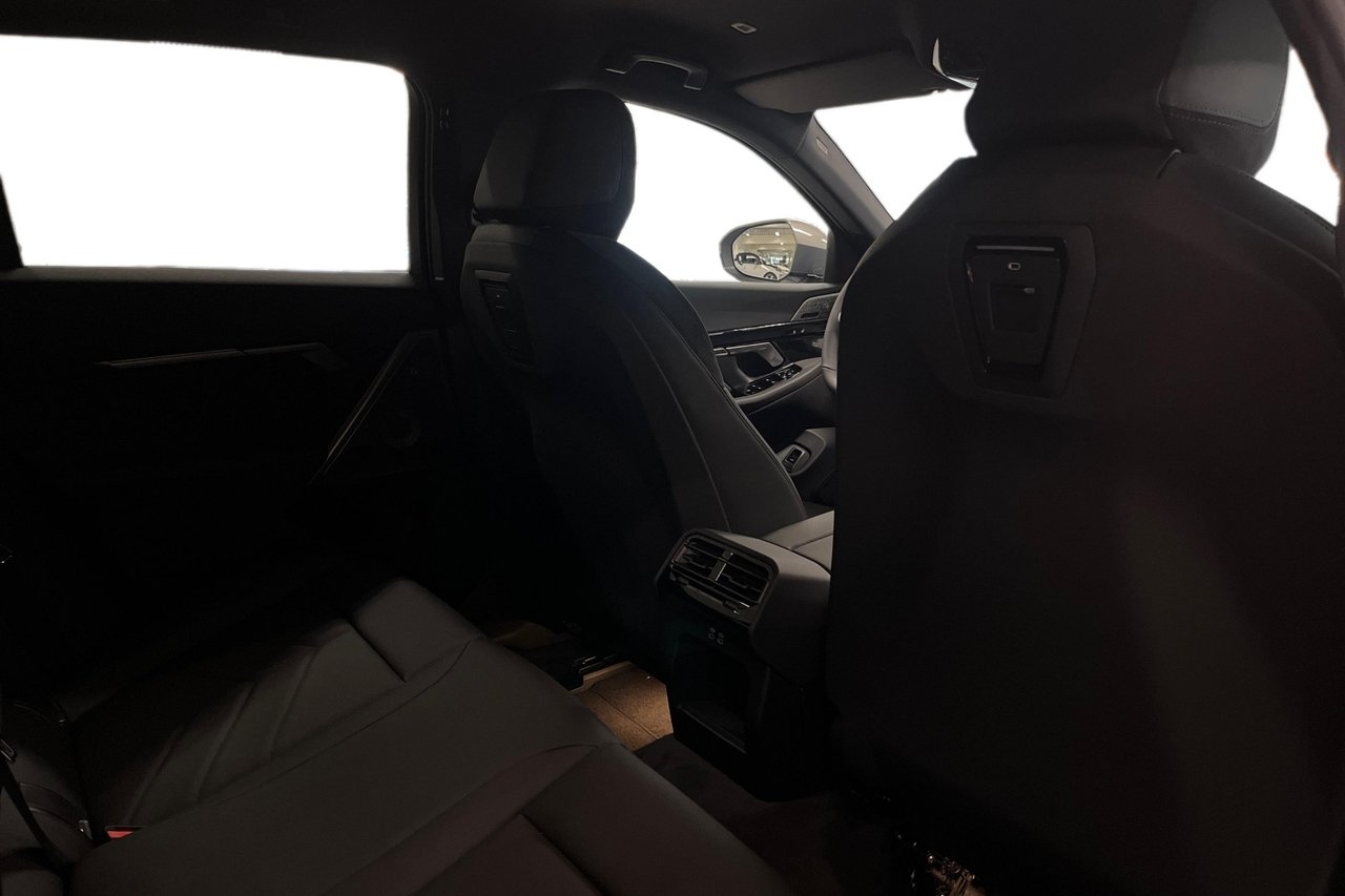 BMW 530 2026, photo 7/10