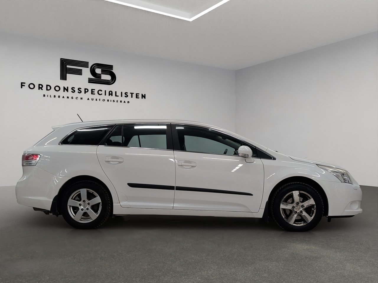 Toyota Avensis 2010, bild 2/10